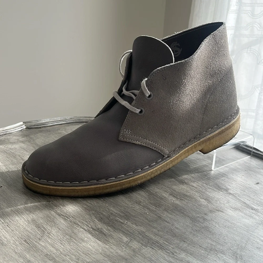 Clark’s gray suede leather chukka boots size 10